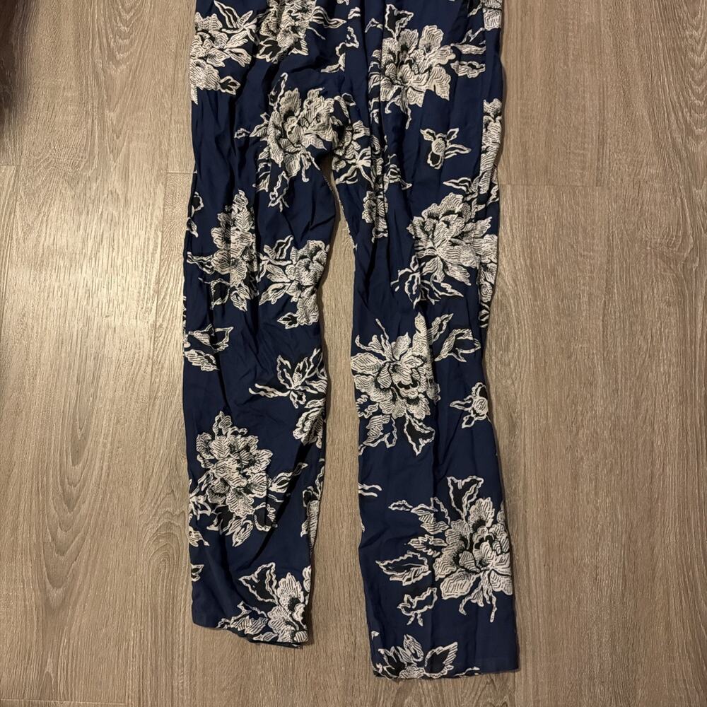 Abercrombie & Fitch Navy Floral Jumpsuit, Medium‎ - Picture 9 of 10